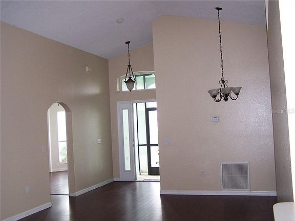 4th image of 753 Lady Diana Dr