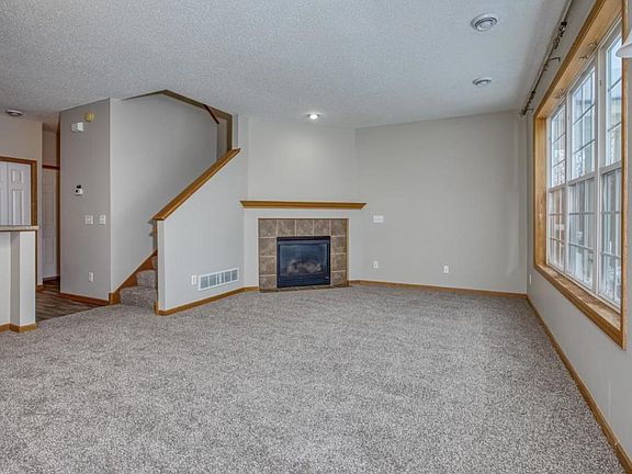 4th image of 1060 Hillvale Ave N