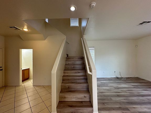 5th image of 261 Dizzy Petunia Ct