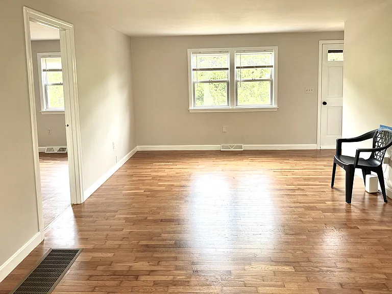 21 Bradford Ave — Photo 9