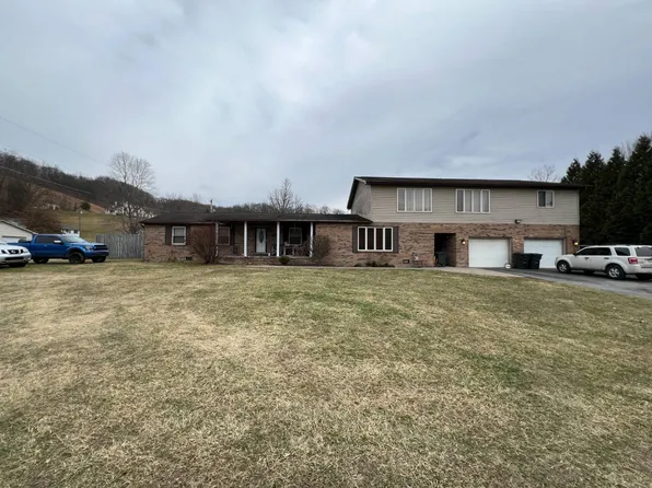 116 Sunset Ln, Mount Hope, WV 25880