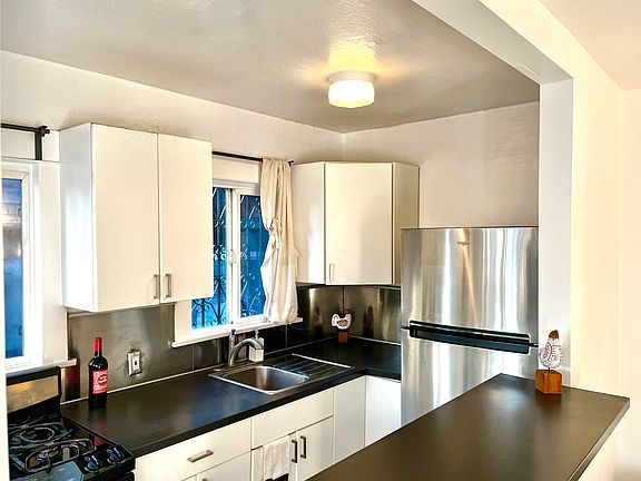 3rd image of 417 W Loreto St