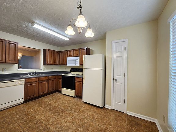 5th image of 194 Meadowlark Pl #194