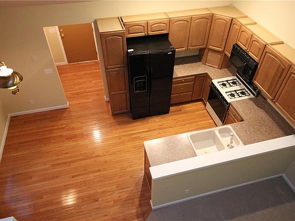 3rd image of 23 Maier Cir