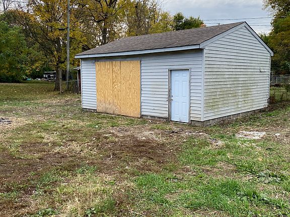 4th image of 3045 E Bradbury Ave