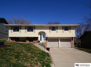12148 Erskine Cir, Omaha, NE 68164