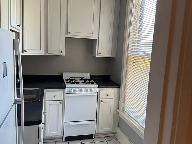 130 Gibbs St #3 — Photo 15