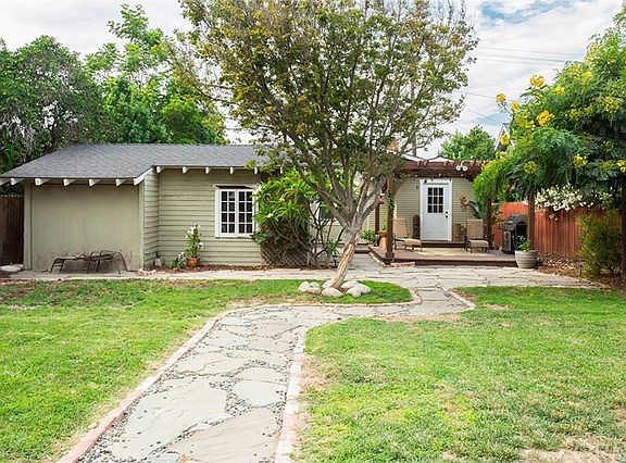 2nd image of 344 E La Veta Ave