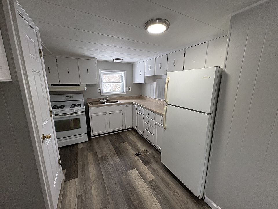 2nd image of 401 S 1st St