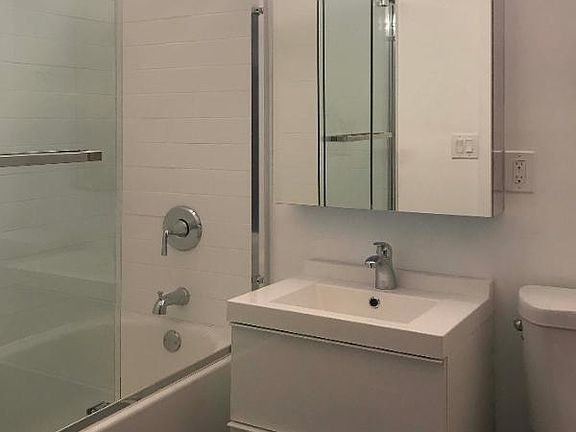 5th image of 127 Johnston St Floor 3