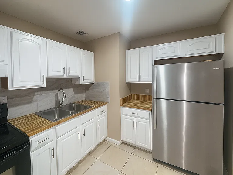 4837 Shoshone St — Photo 3
