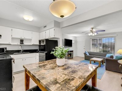 575 S Royal Crest Cir Unit 16, Paradise Town, NV, 89169