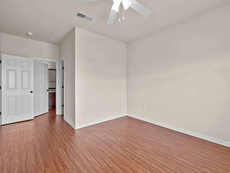 Las Torres Apartments — Photo 11