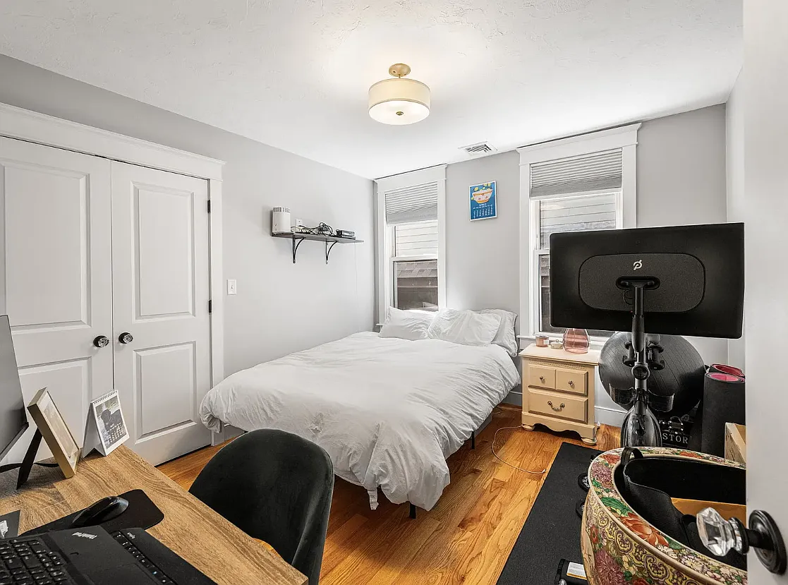 3 bed, 1330 sqft, $4,100 — Photo 4