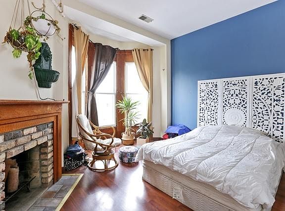 4th image of 549 W Belden Ave
