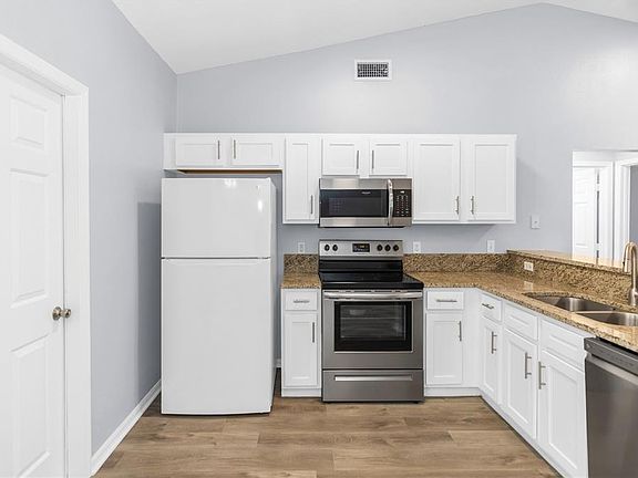 4th image of 17020 Woodcrest Way