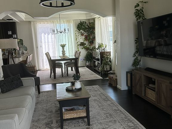 3rd image of 9475 Castle Oaks Dr