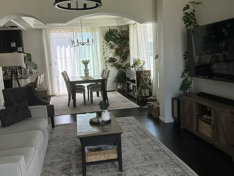 9475 Castle Oaks Dr — Photo 3