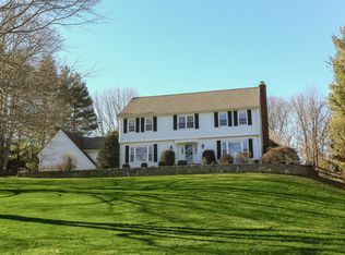 18 Crestview Dr, Pleasantville, NY 10570