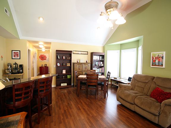 4th image of 60 Briarstone Dr
