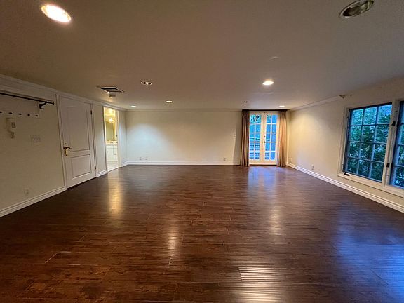 4th image of 2800 Glenoaks Canyon Dr