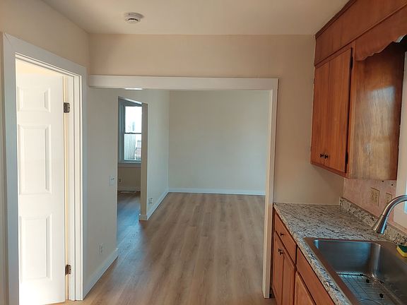 4th image of 28 S B St #28