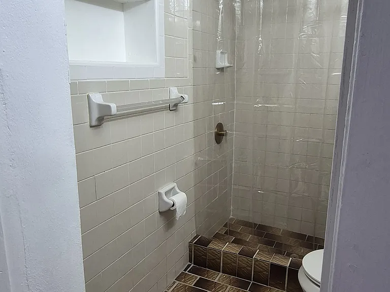 17152 NE 3rd Ct — Photo 12