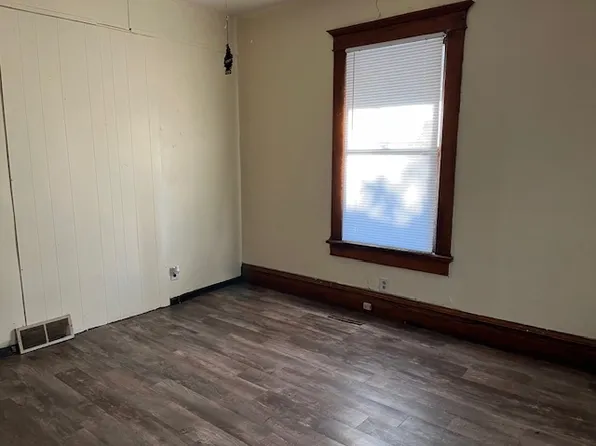 1815 Lafayette St, Waterloo, IA 50703