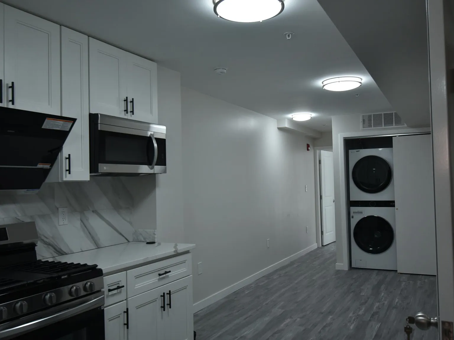 2 bed, 950 sqft, $1,995 — Photo 1