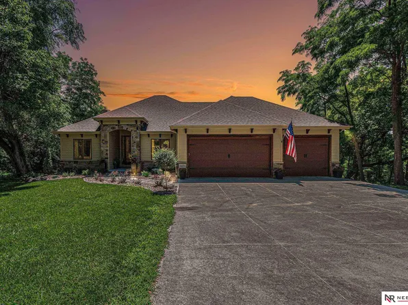 10275 Crystal Lake Dr, Blair, NE 68008