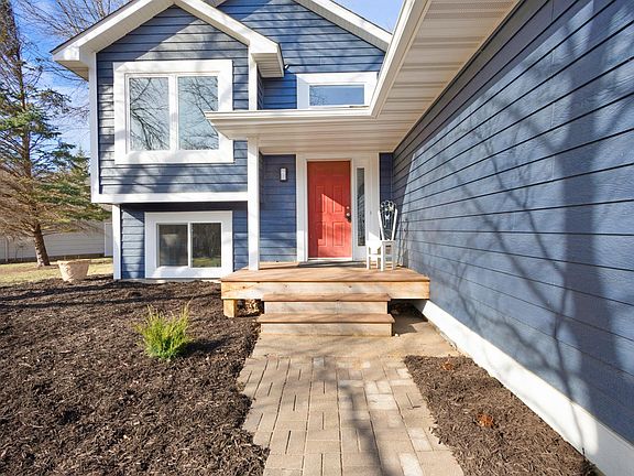 3rd image of 11219 192nd Ave NW