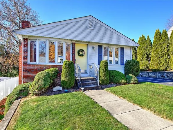 102 Walnut St, Johnston, RI 02919