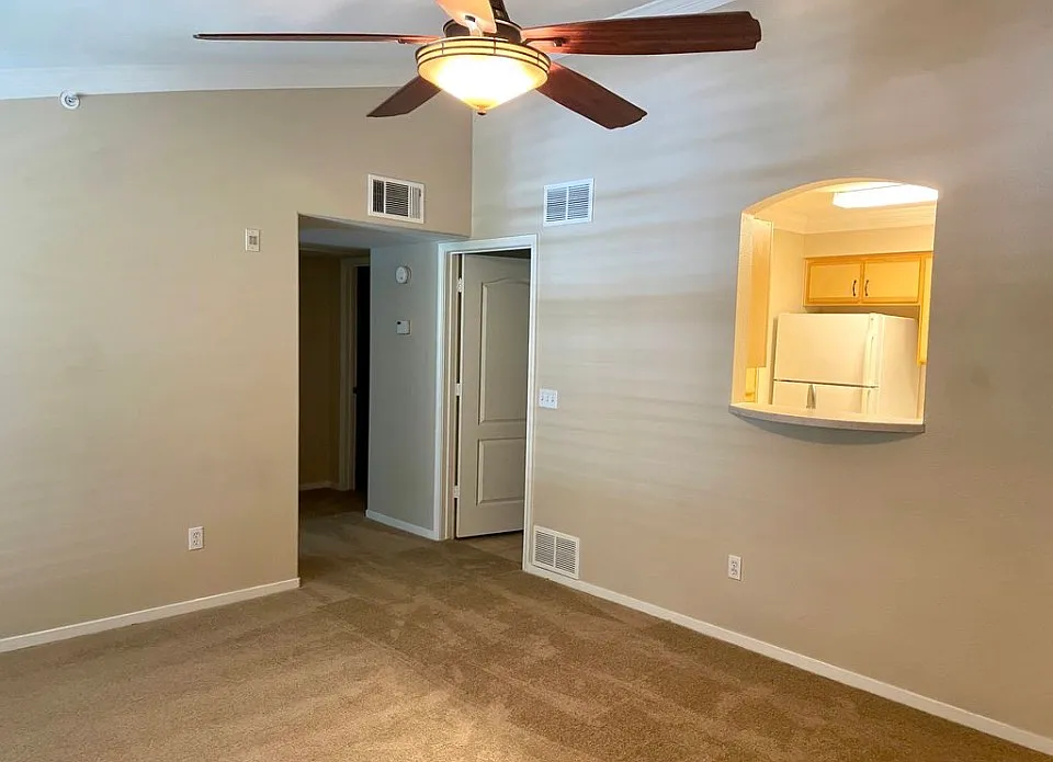 2 bed, 930 sqft, $1,800 — Photo 4