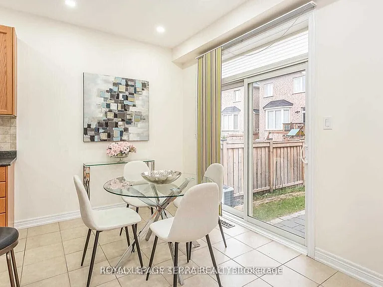 9 Chesterwood Cres — Photo 7