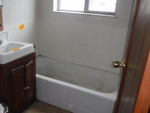 4th image of 3391 Dresden St