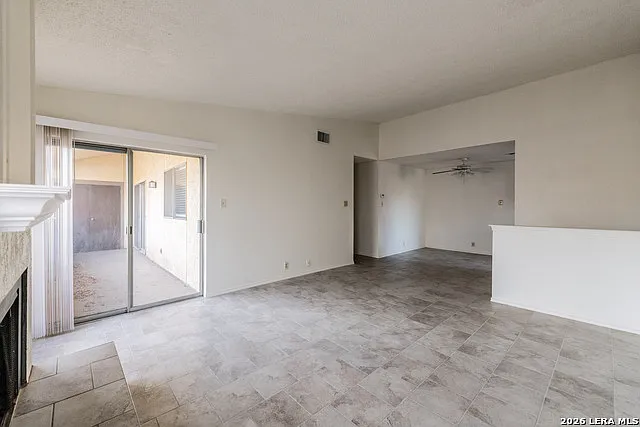 2 bed, 2.0 bath, 1118 sqft, $1,285 — Photo 3