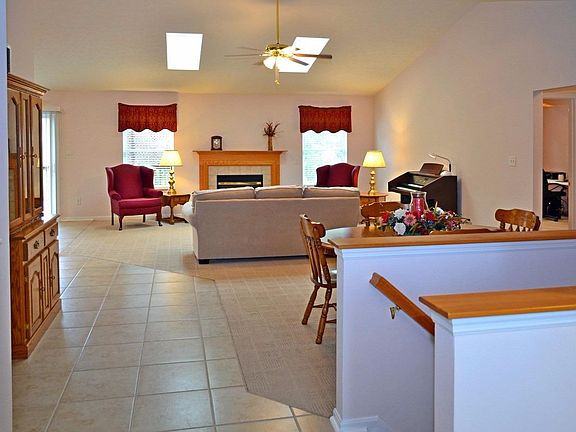 3rd image of 172 Evergreen Ct