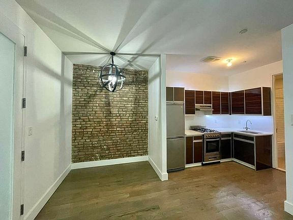 4th image of 1075 Bergen St #1D