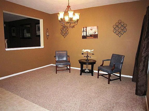 3rd image of 2818 Plum Trails Ln