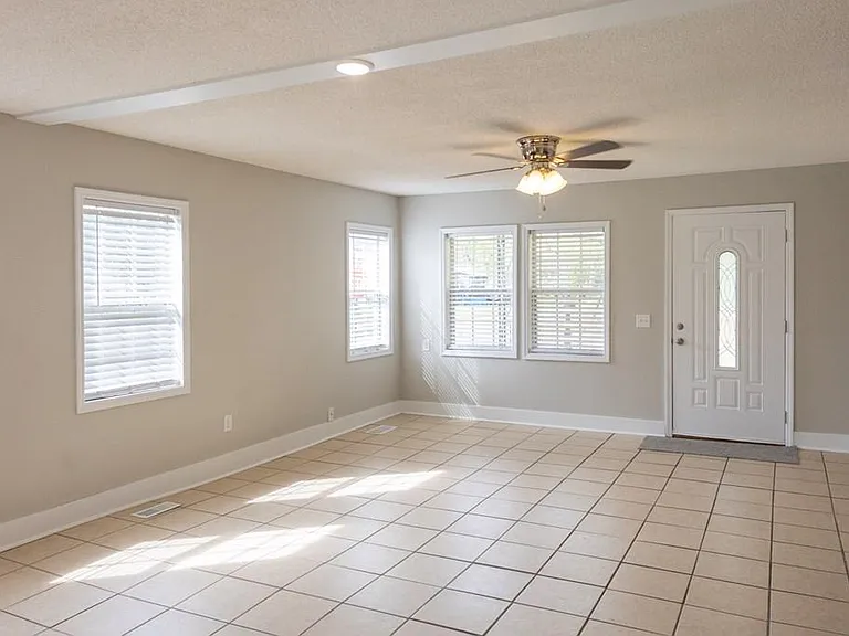 1501 E Washington Ave — Photo 5