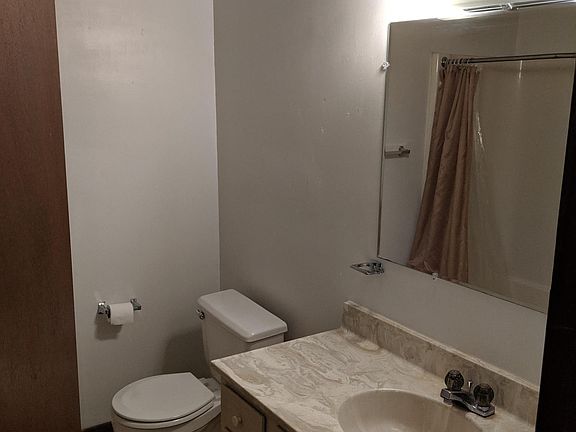 3rd image of 327 Augusta Ave APT 3