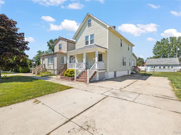 346 Sycamore St, Wyandotte, MI 48192