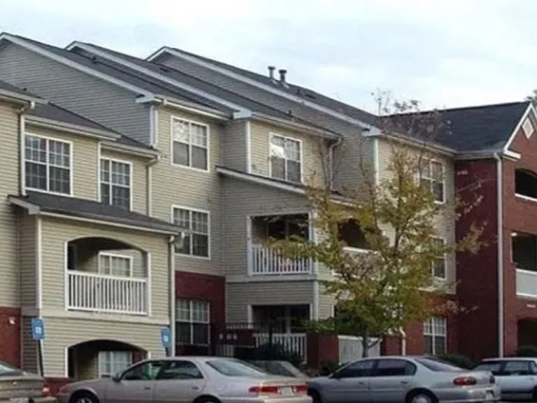 Towne Square Apartments — Photo 9