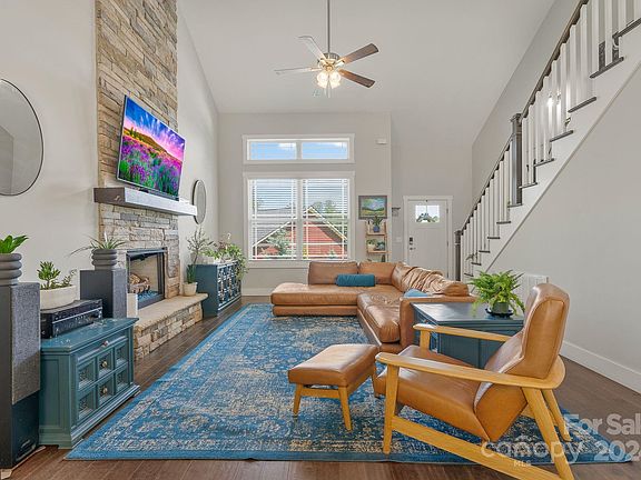 5th image of 292 Driftwood Ln