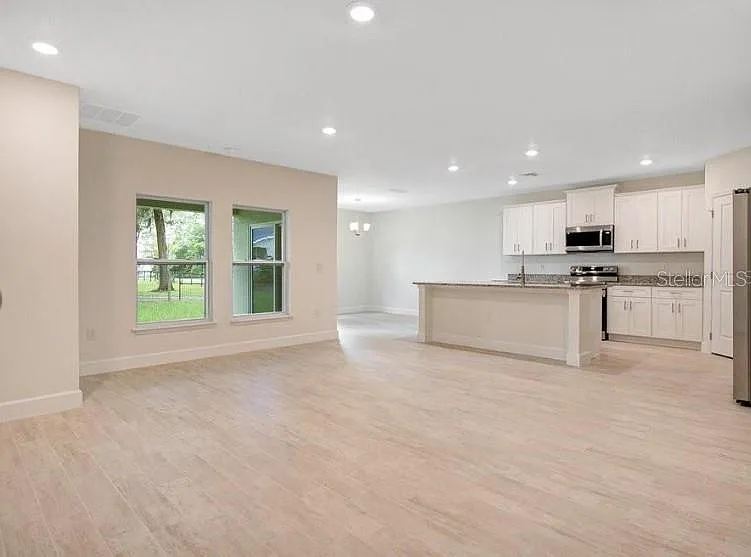 3 bed, 2.0 bath, 1800 sqft, $2,200 — Photo 3