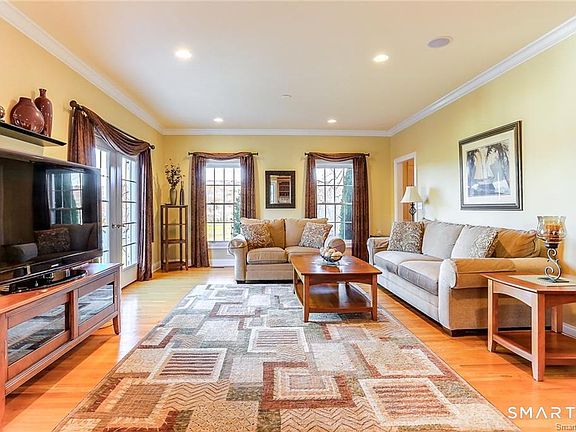 5th image of 833 Millbrook Rd