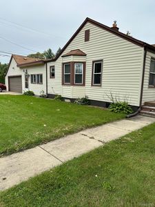 27464 Five Mile Rd, Livonia, MI, 48154