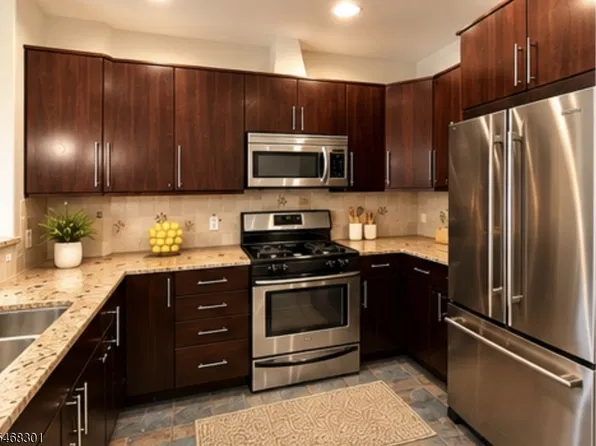130 South St APT 2D, Newark, NJ 07114
