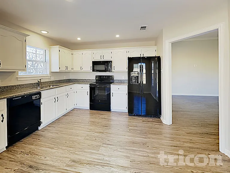 1012 Brookhaven Dr — Photo 6
