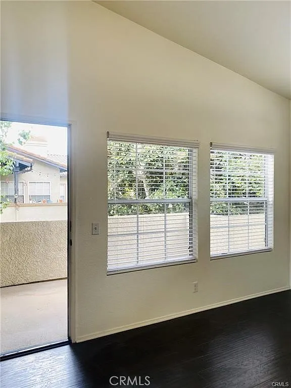 2 bed, 864 sqft, $3,350 — Photo 3